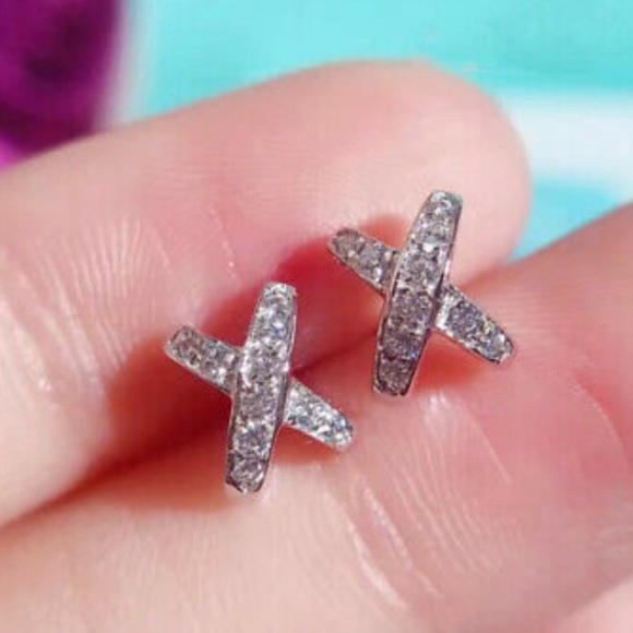 New Sterling silver Unique Stud Earrings - Picture 2 of 6